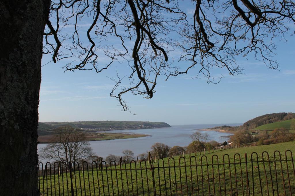 Mansion House Llansteffan Guest House Carmarthen Exterior photo